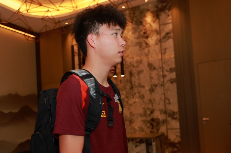 和剛才我直播時(shí)候分析的一樣印尼主攻右路，王鈺棟狀態(tài)不錯有機會(huì )