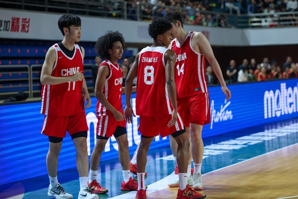 這怎么打??中國U19對陣法國前場(chǎng)板7-24 一波5連敗&籃板均處下風(fēng)