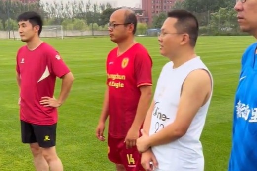 職業(yè)足球賦能草根足球 亞泰教練帶長(cháng)春Ju超球員沉浸式特訓