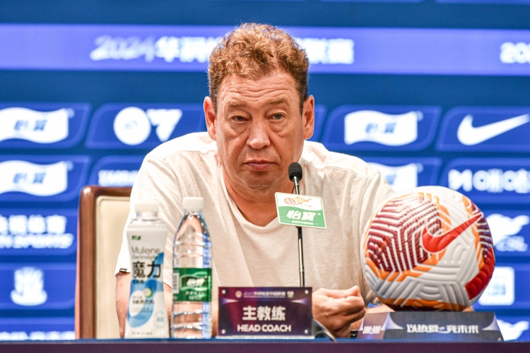 斯盧茨基：東亞杯球員最快16號歸隊，現在確實(shí)充滿(mǎn)很多未知數