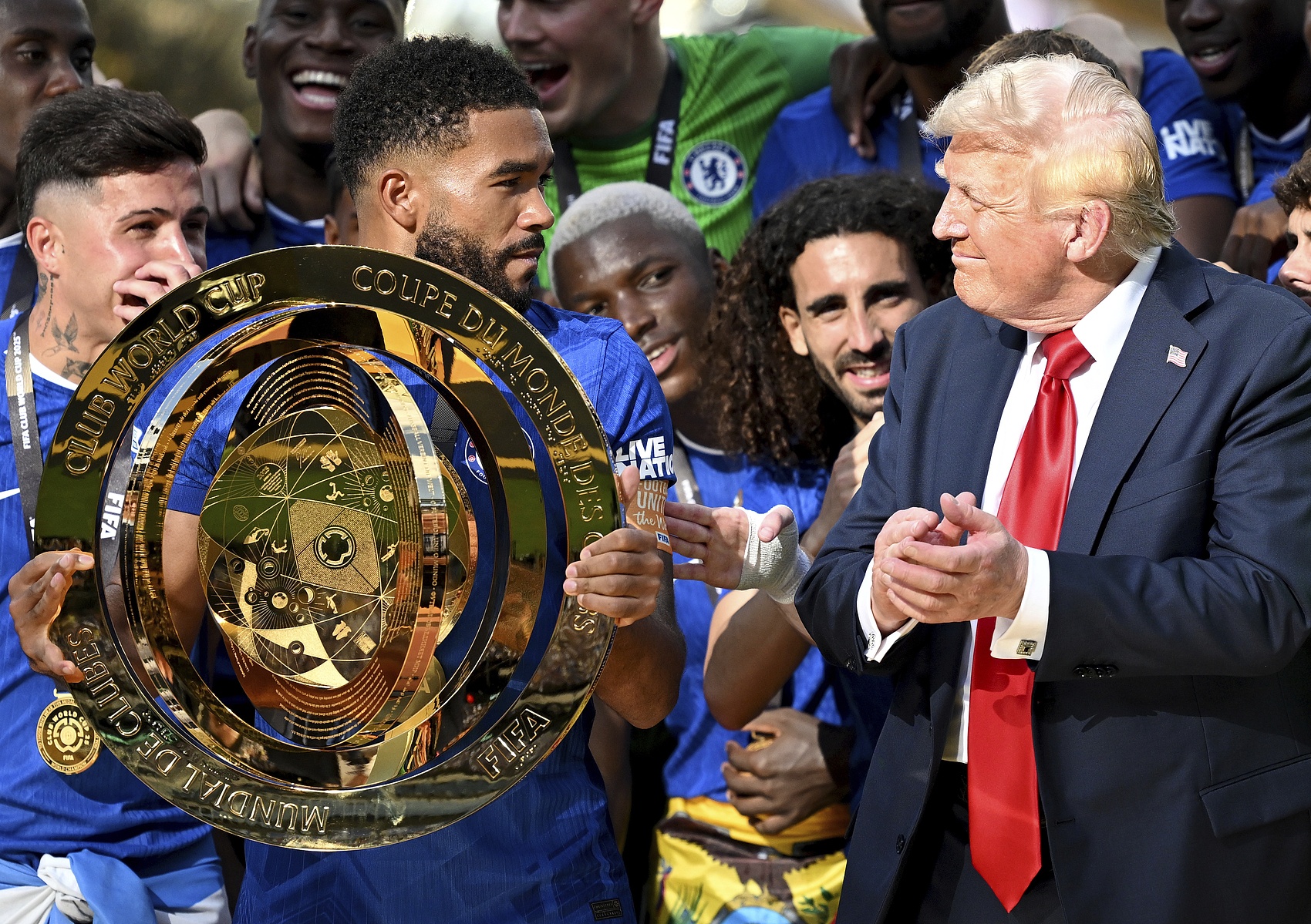 馬卡：特朗普考慮頒布法令，讓足球在美國從soccer改稱(chēng)為football