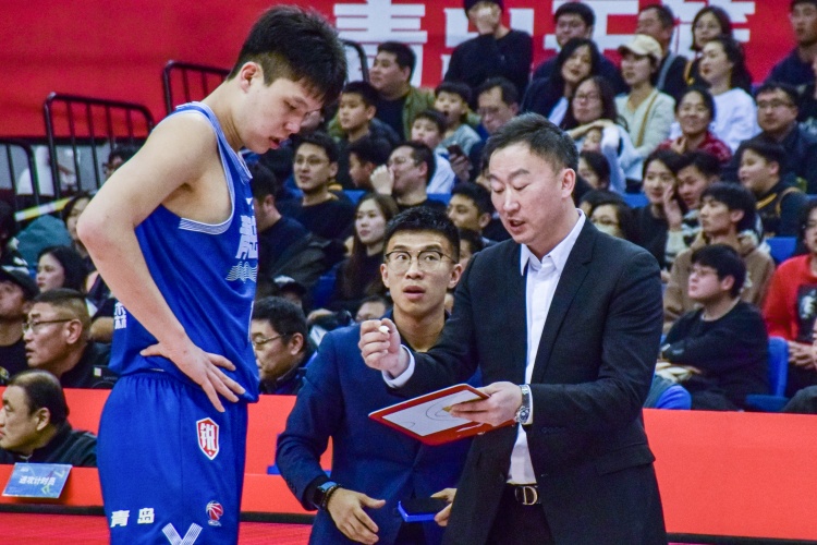 ??楊瀚森打趣劉維偉：想回來(lái)“跑山”訓練 NBA訓練強度不夠