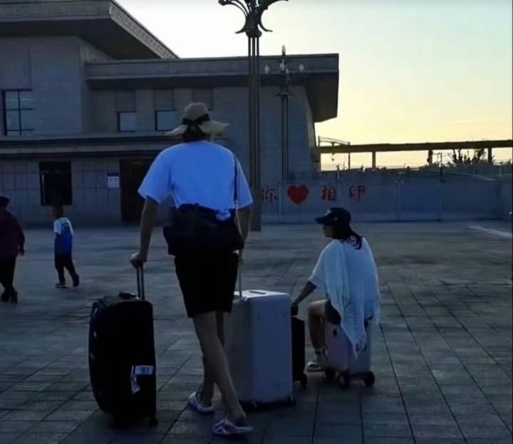 假期結束??楊瀚森結束新疆旅行 將赴美參加8月11日開(kāi)始的短訓營(yíng)