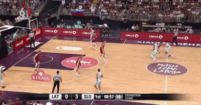 瘦身勵志東！東契奇復出首節輕松砍下15分 超遠三分輕松寫(xiě)意！