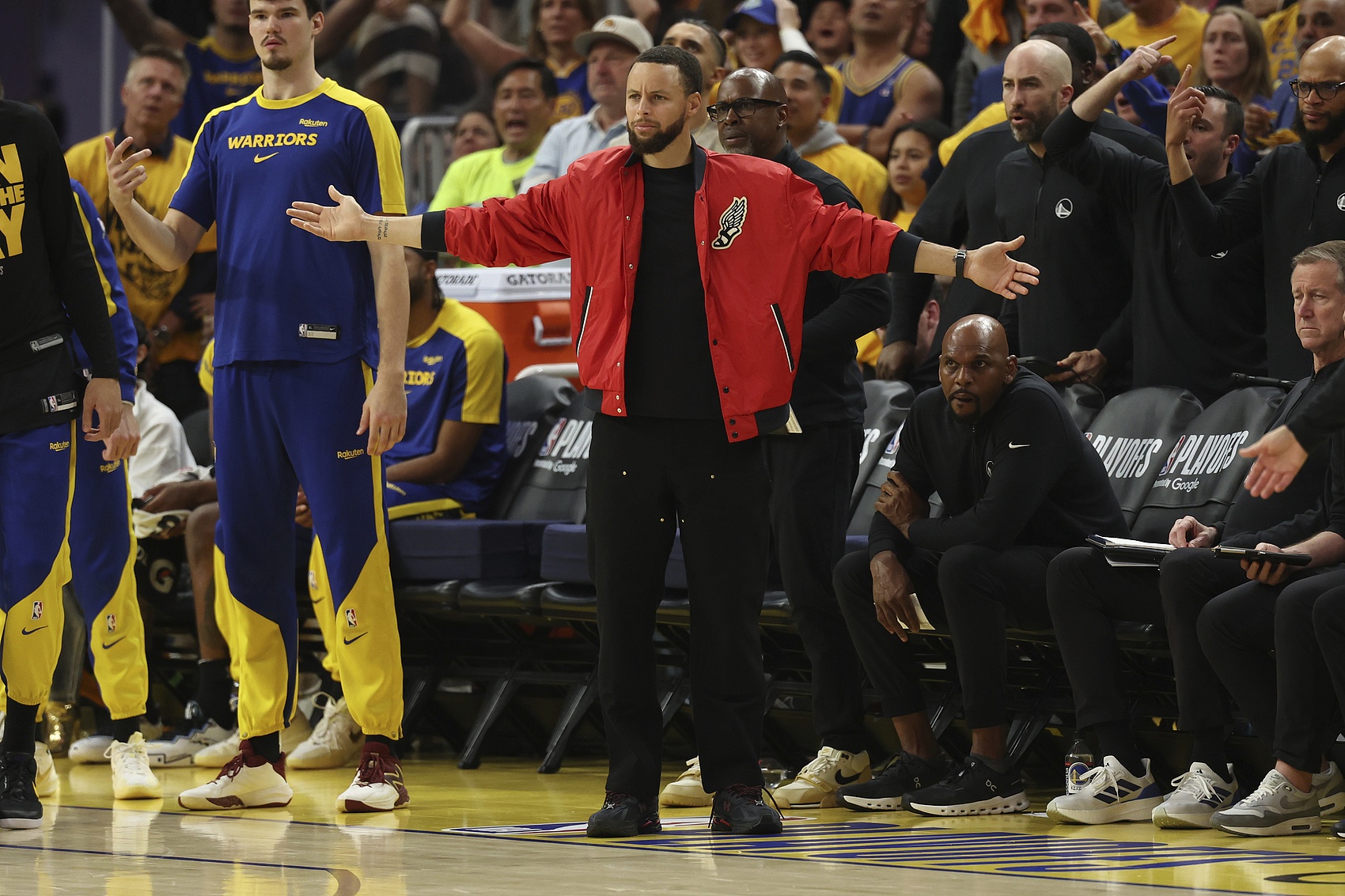 庫里展望新賽季：若我沒(méi)受傷本有機會(huì )過(guò)次輪 新賽季仍會(huì )全力爭冠