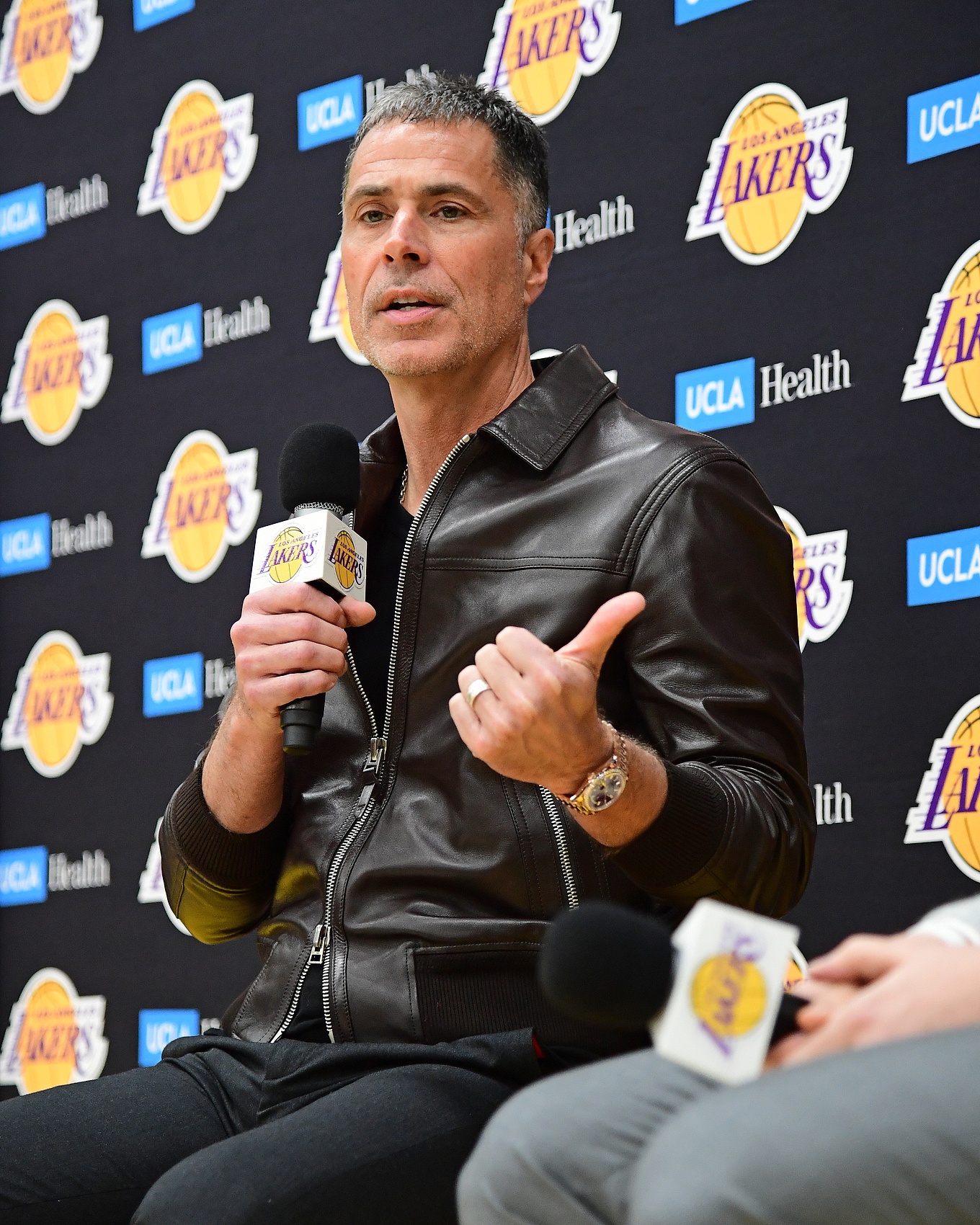 隊記：湖人計劃交易截止日前積極行動(dòng) 會(huì )根據賽季初期的表現調整