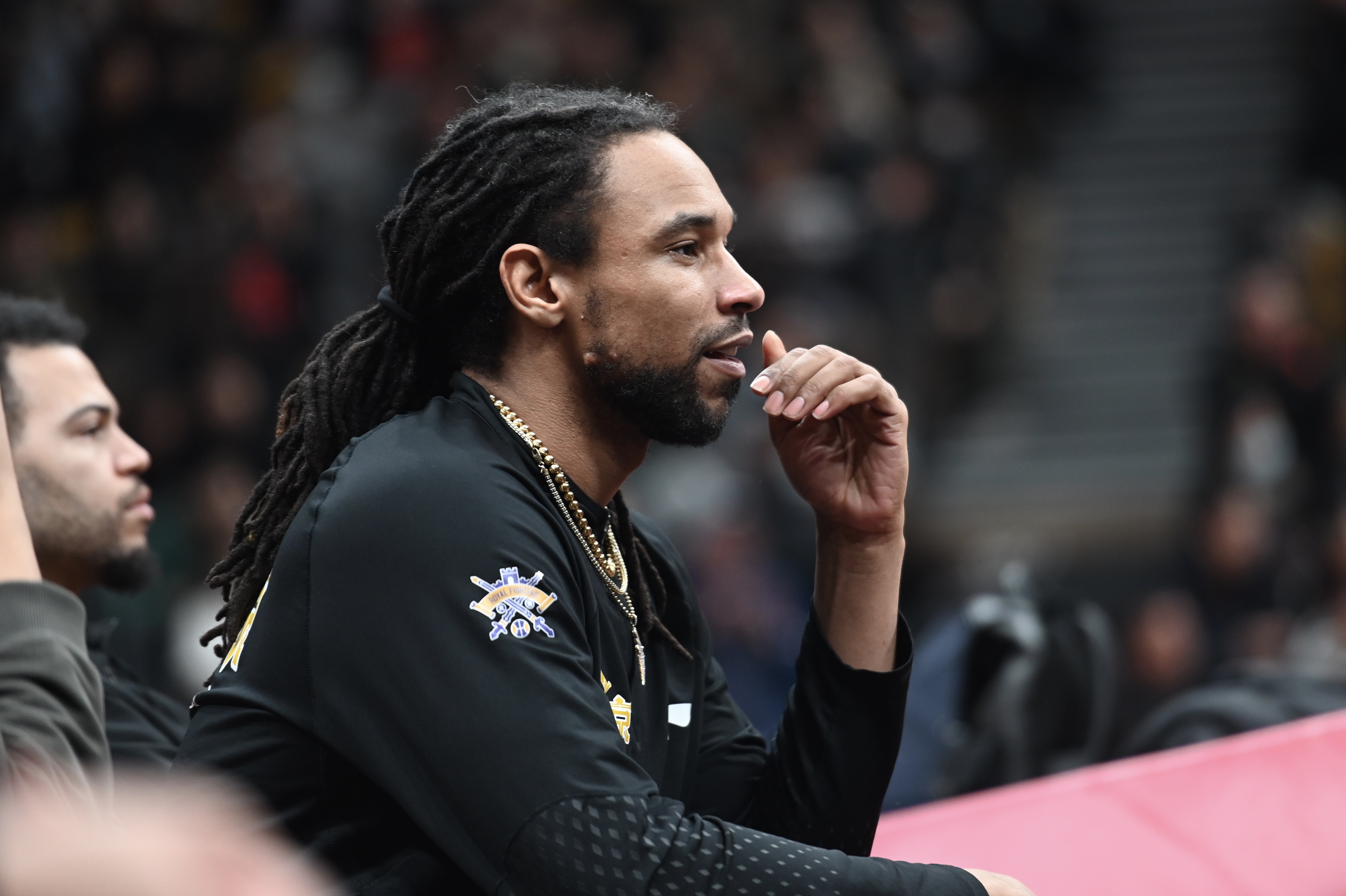 媒體人：廣東3分產(chǎn)量大 能安排薩林杰站5號位&幫助他提升終結效率