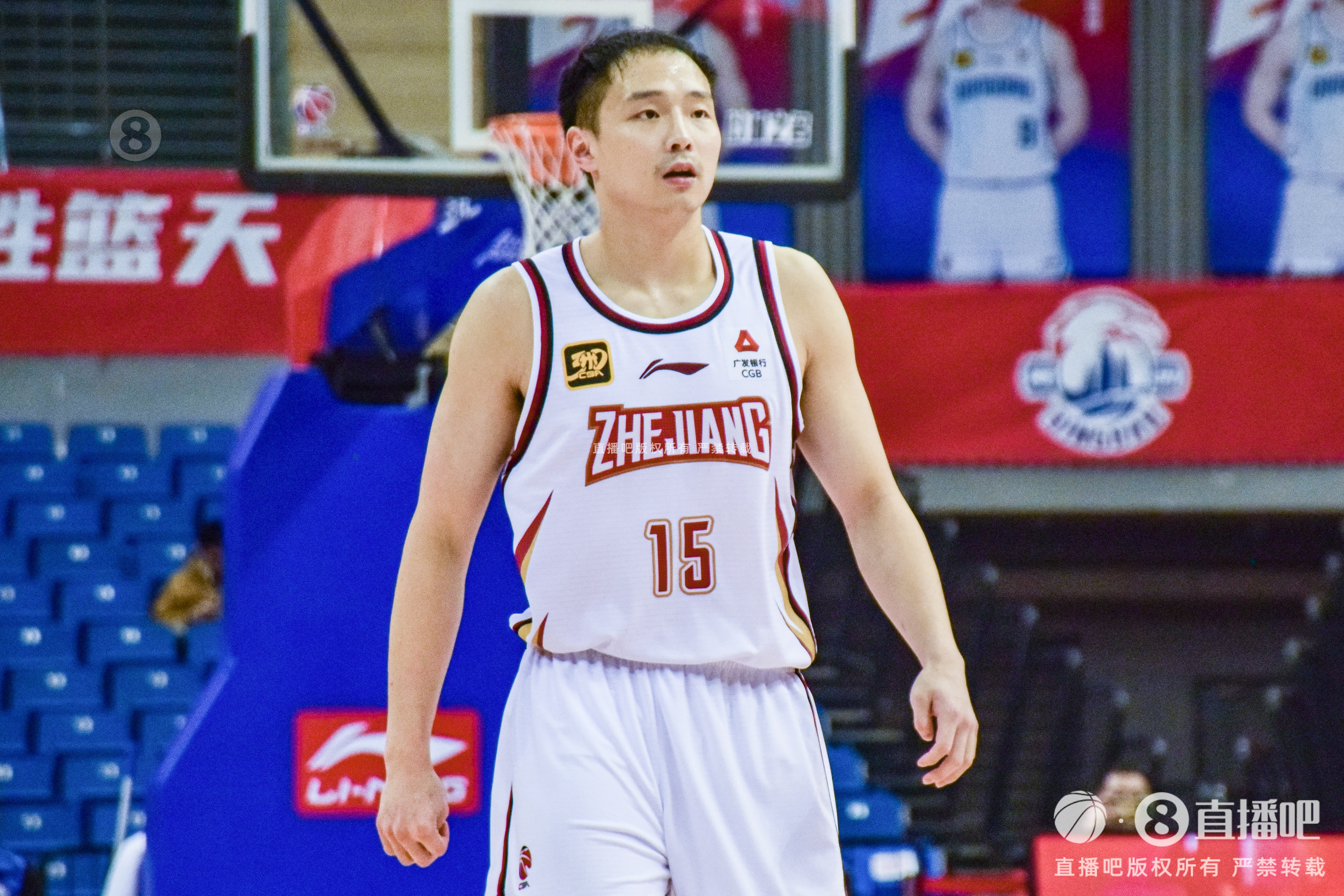 3年1800萬(wàn)頂薪加盟青島！浙江官宣：王奕博的CBA注冊問(wèn)題已解決