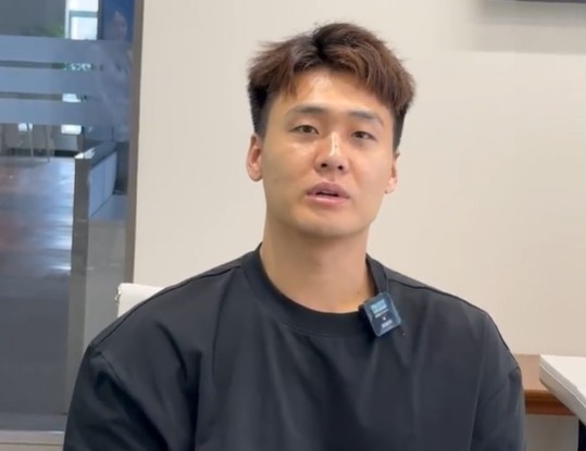 趙睿：比較喜歡科比 覺(jué)得24號是有意義的號碼 所以選擇穿這個(gè)號碼