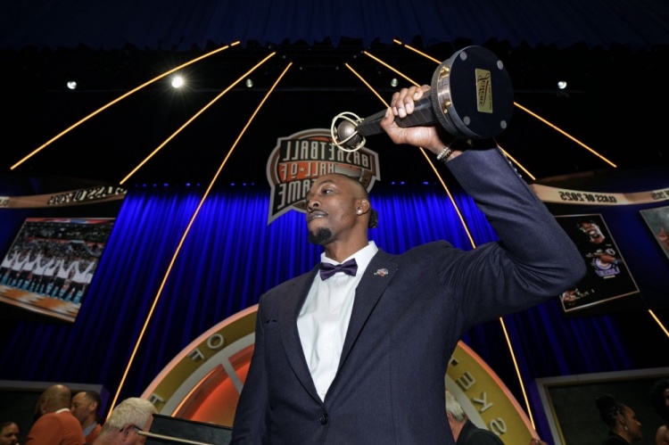 霍華德：我可能進(jìn)不了75大 但我現在是名人堂成員