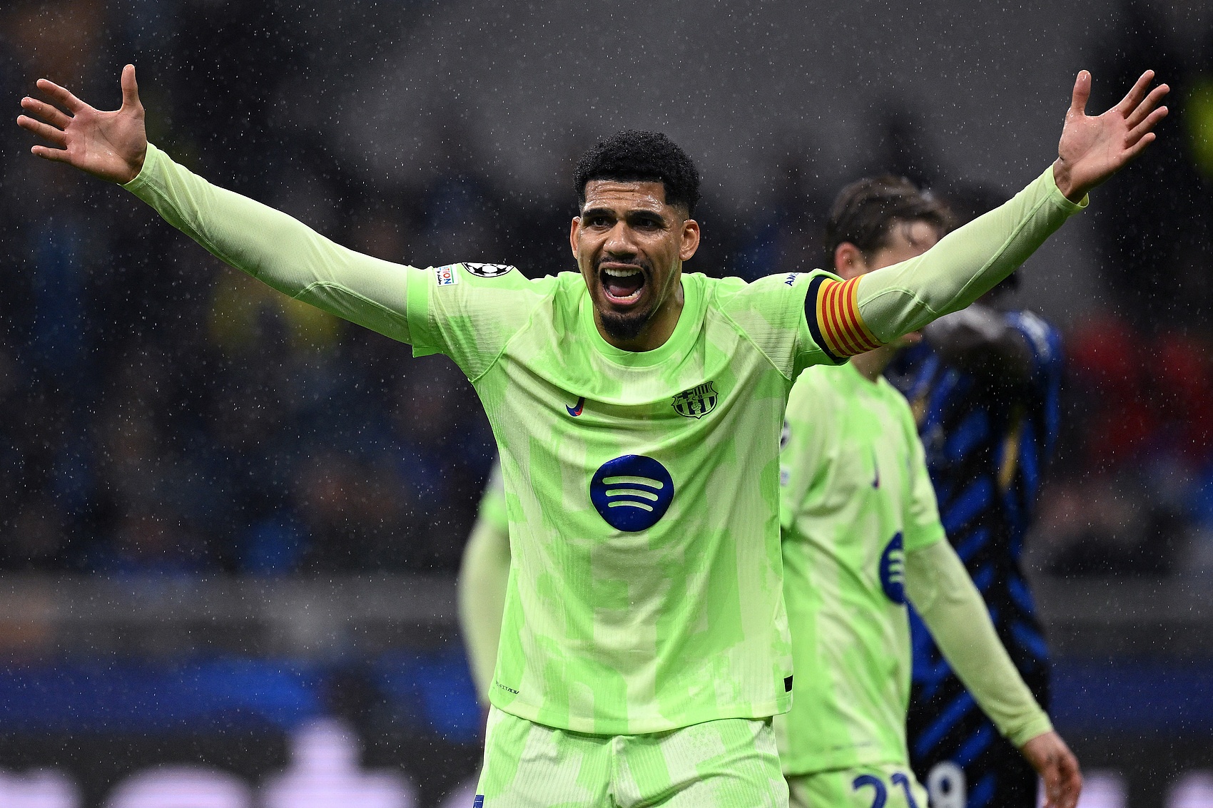 每體：阿勞霍將在歐冠首發(fā)盯防沃爾特馬德，弗里克對球員有信心