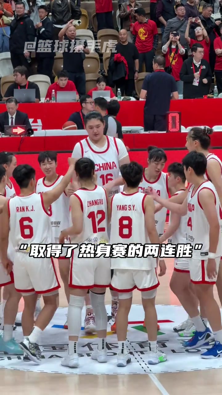 打卡雙塔！尤文圖特女籃賽后找到韓旭和張子宇進(jìn)行合影