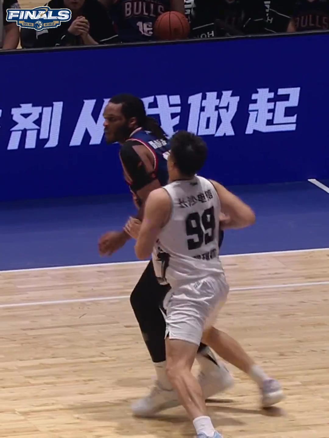 總決賽G3戰勝長(cháng)沙勇勝！一起跟隨視頻回顧金牛球員高光表現！