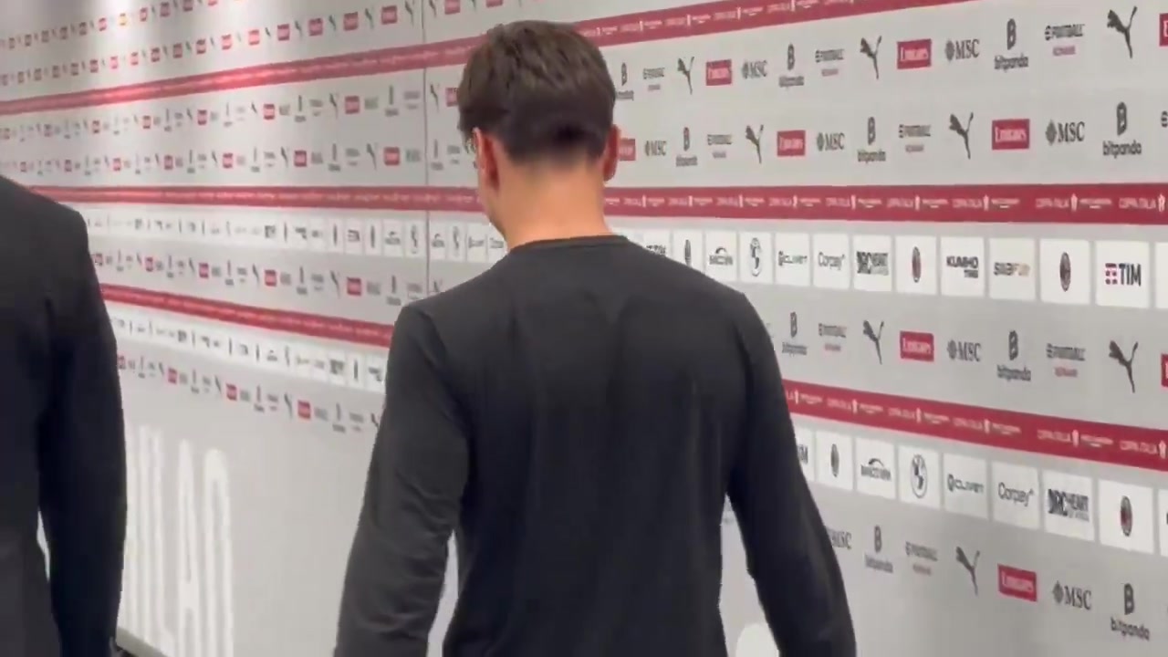 米蘭傷員亞沙里在圣西羅露面，回應記者提問(wèn)：挺好的，好多了