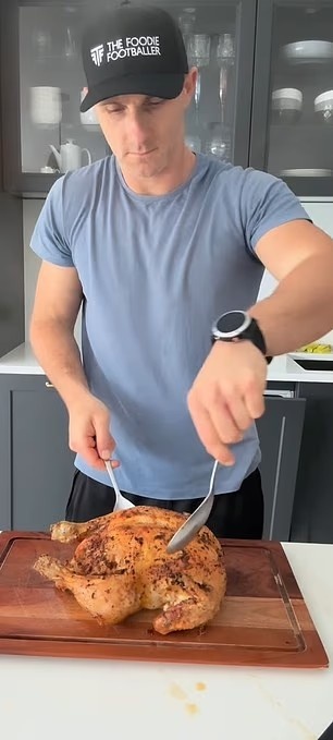 郵報：前英超球員皮尤退役后成為美食博主，分享健康食譜并教做菜
