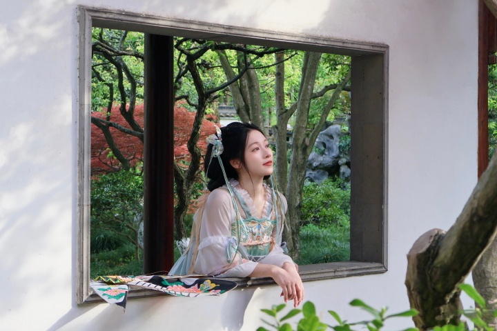 56學(xué)姐來(lái)啦！吳柳芳直播說(shuō)要感謝吧友投票 昨晚現身直播吧評論區